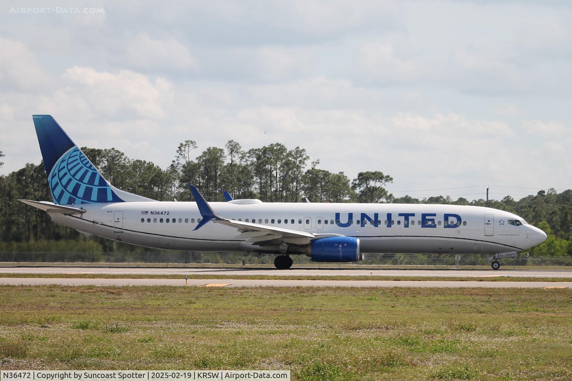 N36472, 2013 Boeing 737-924/ER C/N 31653, United Flight 1385 departs Runway 24 at Southwest Florida International Airport enroute to Newark-Liberty International Airport