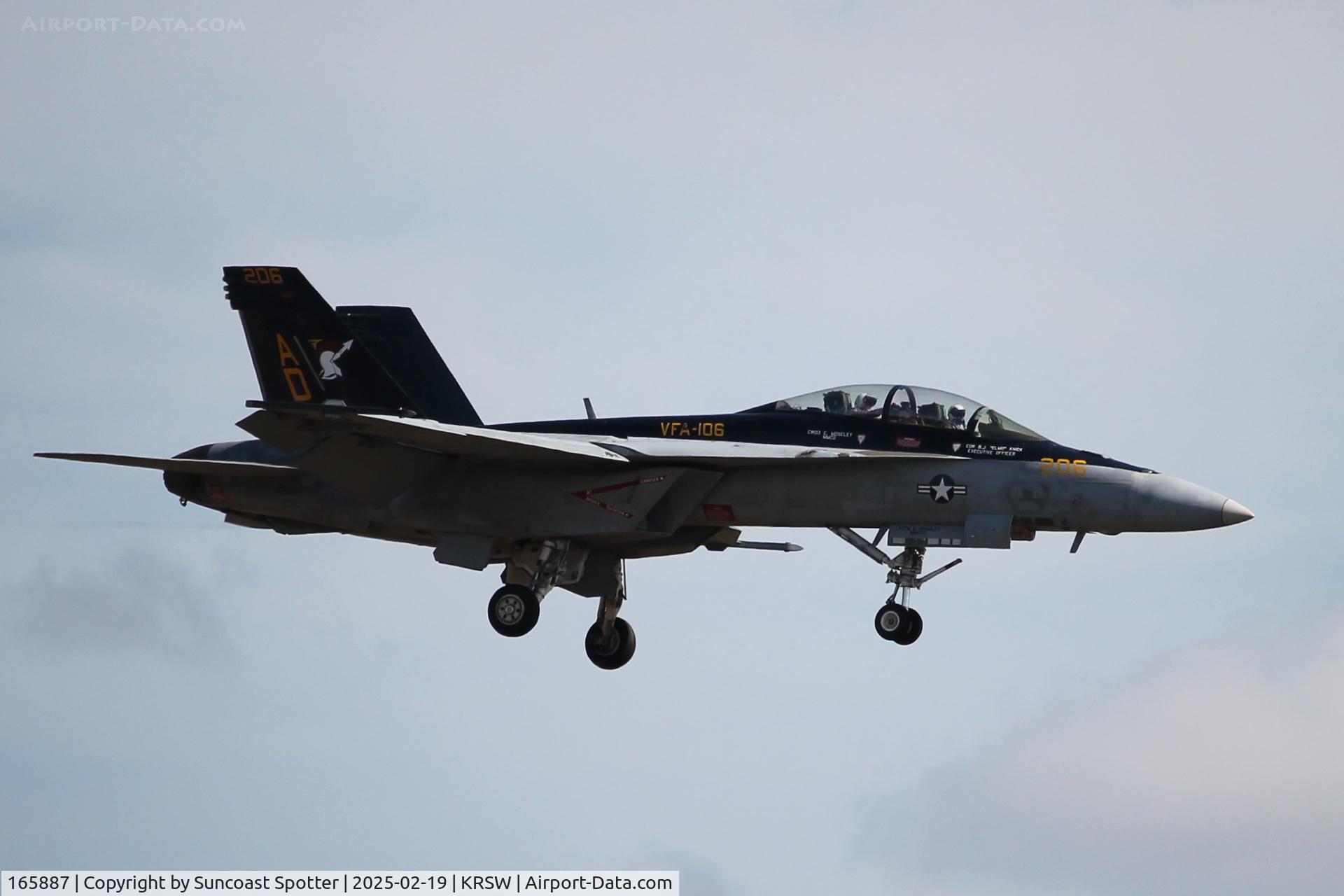 165887, Boeing F/A-18F Super Hornet C/N F047, Roman 31 from Strike Fighter Squadron 106 at Naval Air Station Oceana works in the pattern at Southwest Florida International Airport 