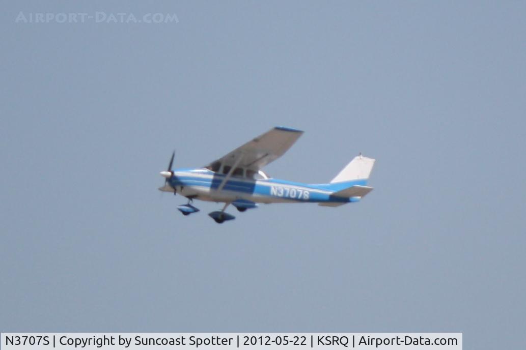 N3707S, 1963 Cessna 172E C/N 17250907, Cessna Skyhawk departs Runway 22 at Sarasota-Bradenton International Airport