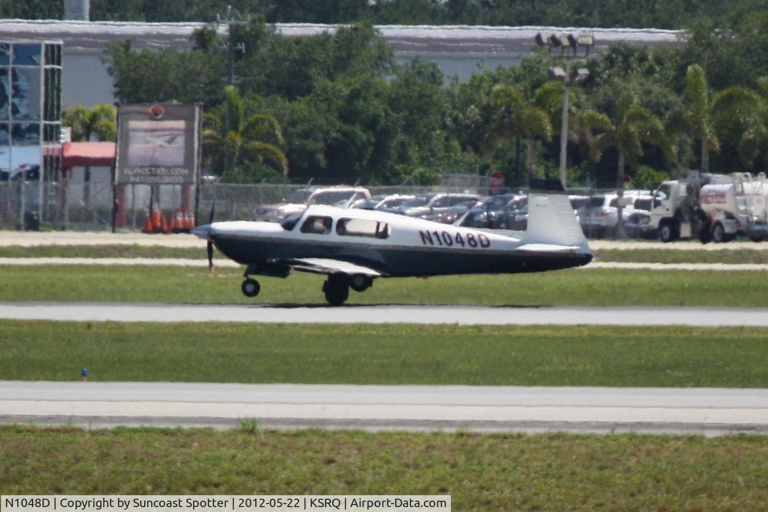 N1048D, 2001 Mooney M20M Bravo C/N 27-0315, Mooney M-20 departs Runway 32 at Sarasota-Bradenton International Airport