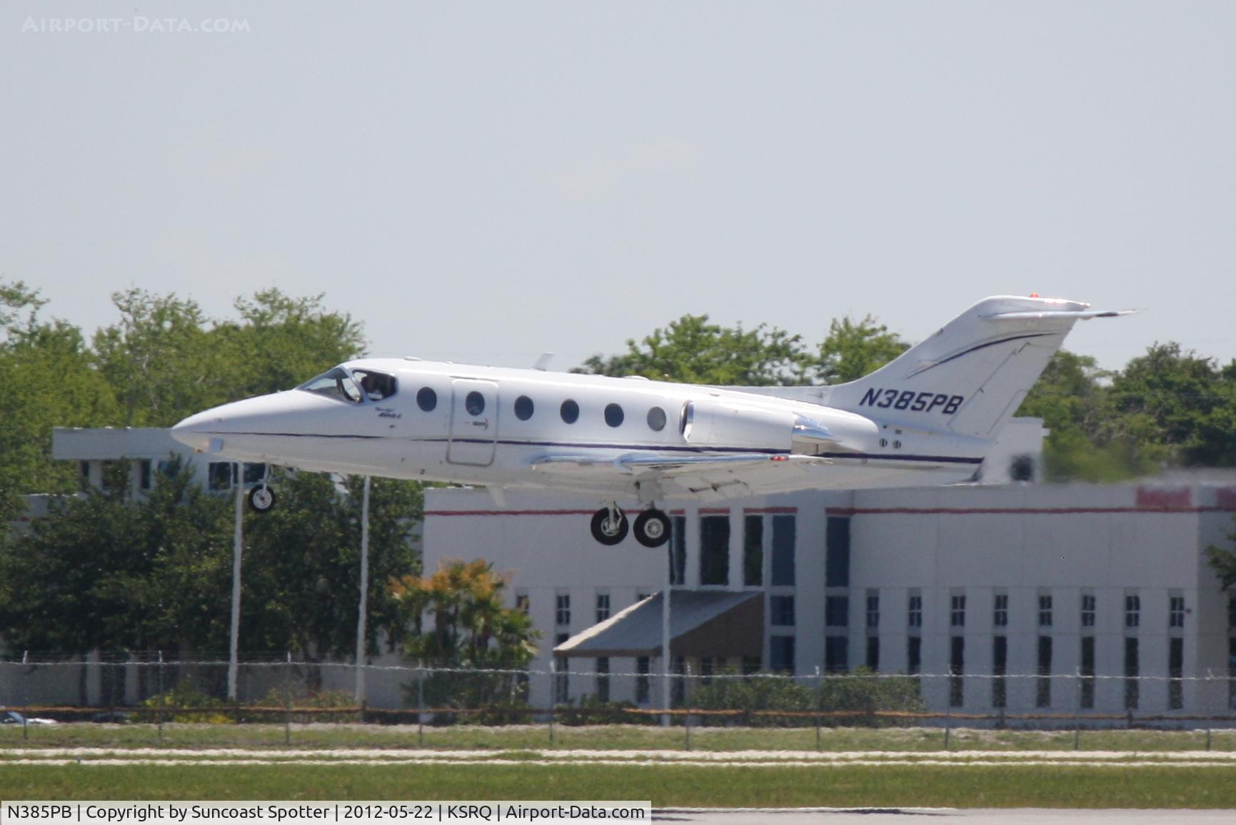 N385PB, 1998 Raytheon Aircraft Company 400A C/N RK-217, Beechcraft Beechjet arrives on Runway 32 at Sarasota-Bradenton International Airport following a flight from Cleveland-Hopkins Airport