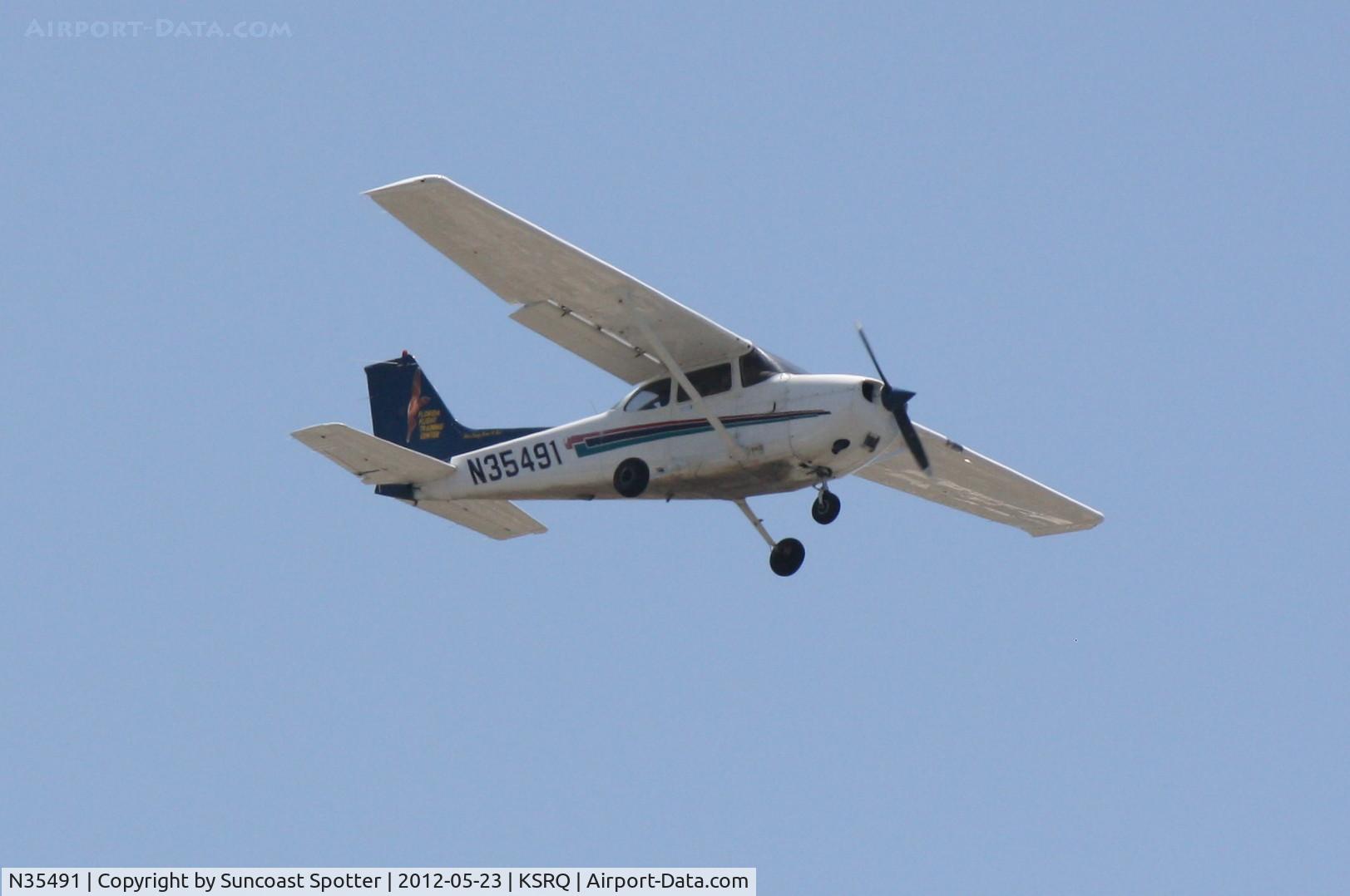 N35491, Cessna 172R C/N 17281069, Cessna Skyhawk () on approach to Runway 32 at Sarasota-Bradenton International Airport