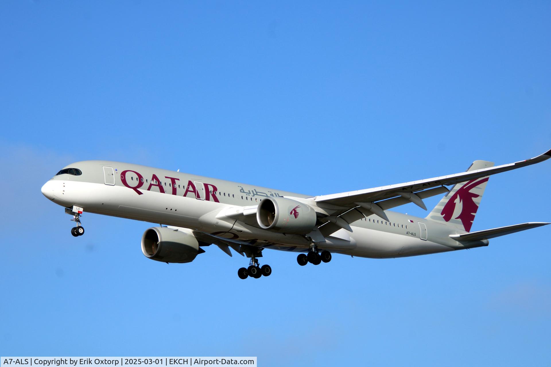 A7-ALS, 2017 Airbus A350-941 C/N 0083, A7-ALS landing rw 22L