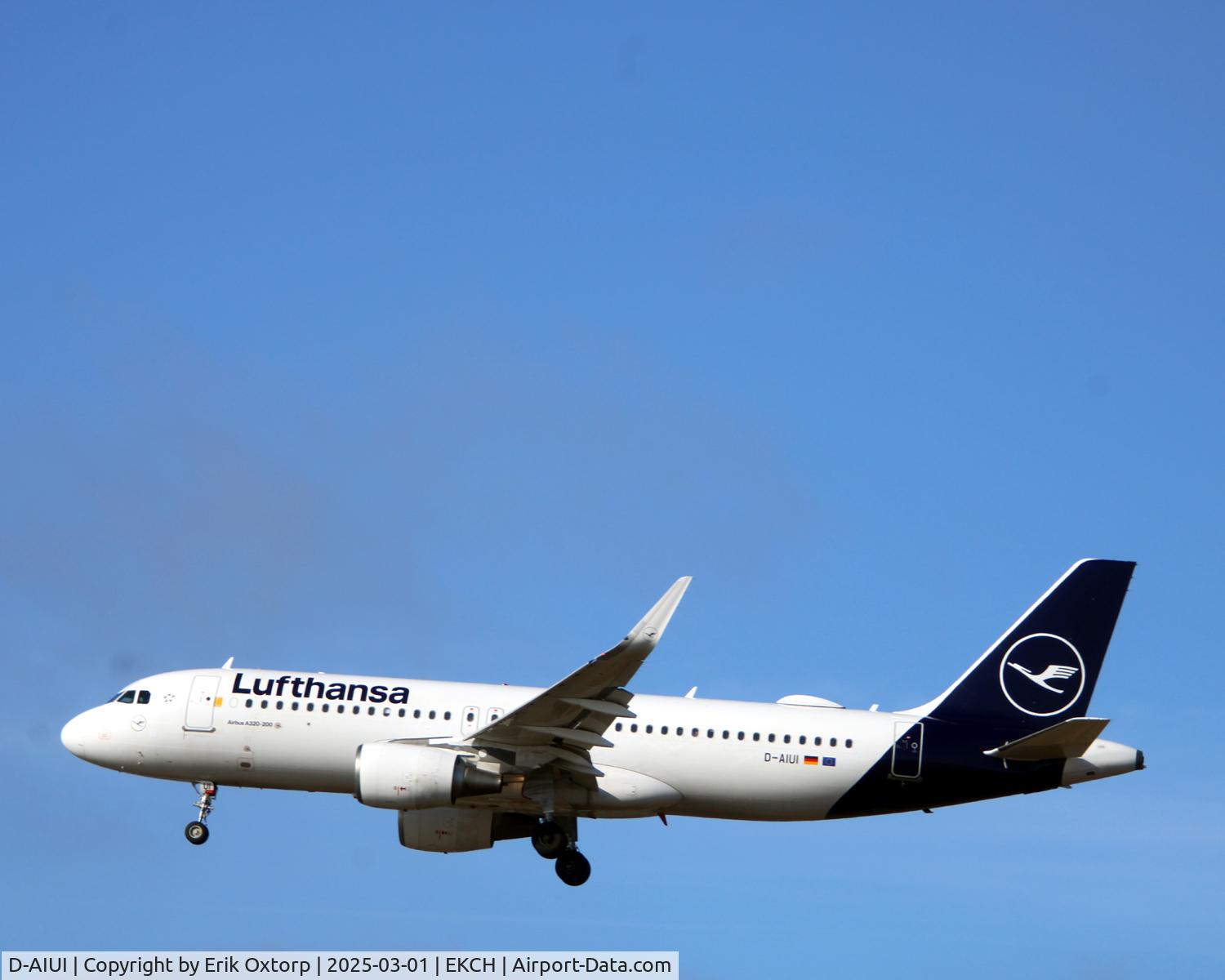 D-AIUI, 2014 Airbus A320-214 C/N 6265, D-AIUI landing rw 22L