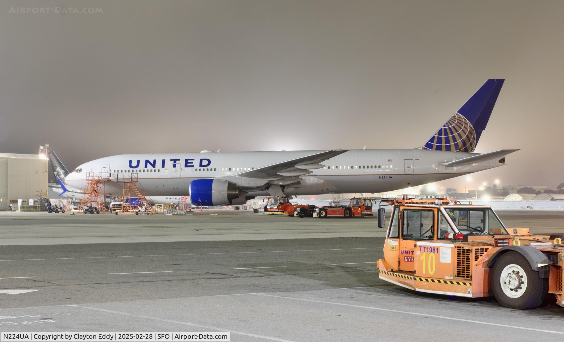 N224UA, 2001 Boeing 777-222 C/N 30225, SFO 2025