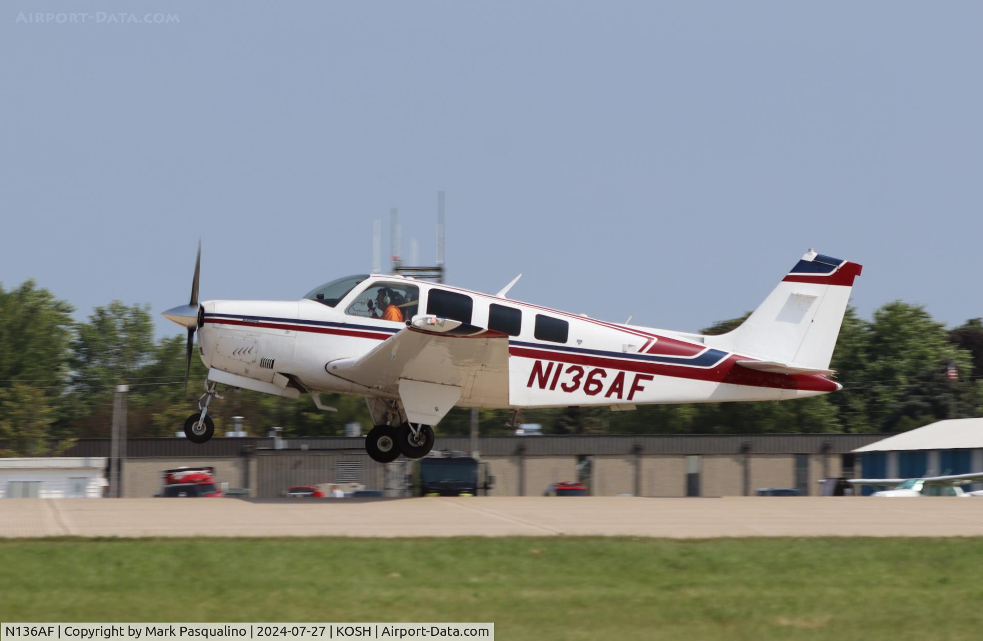 N136AF, 1981 Beech A36 Bonanza 36 C/N E1861, Beech A36