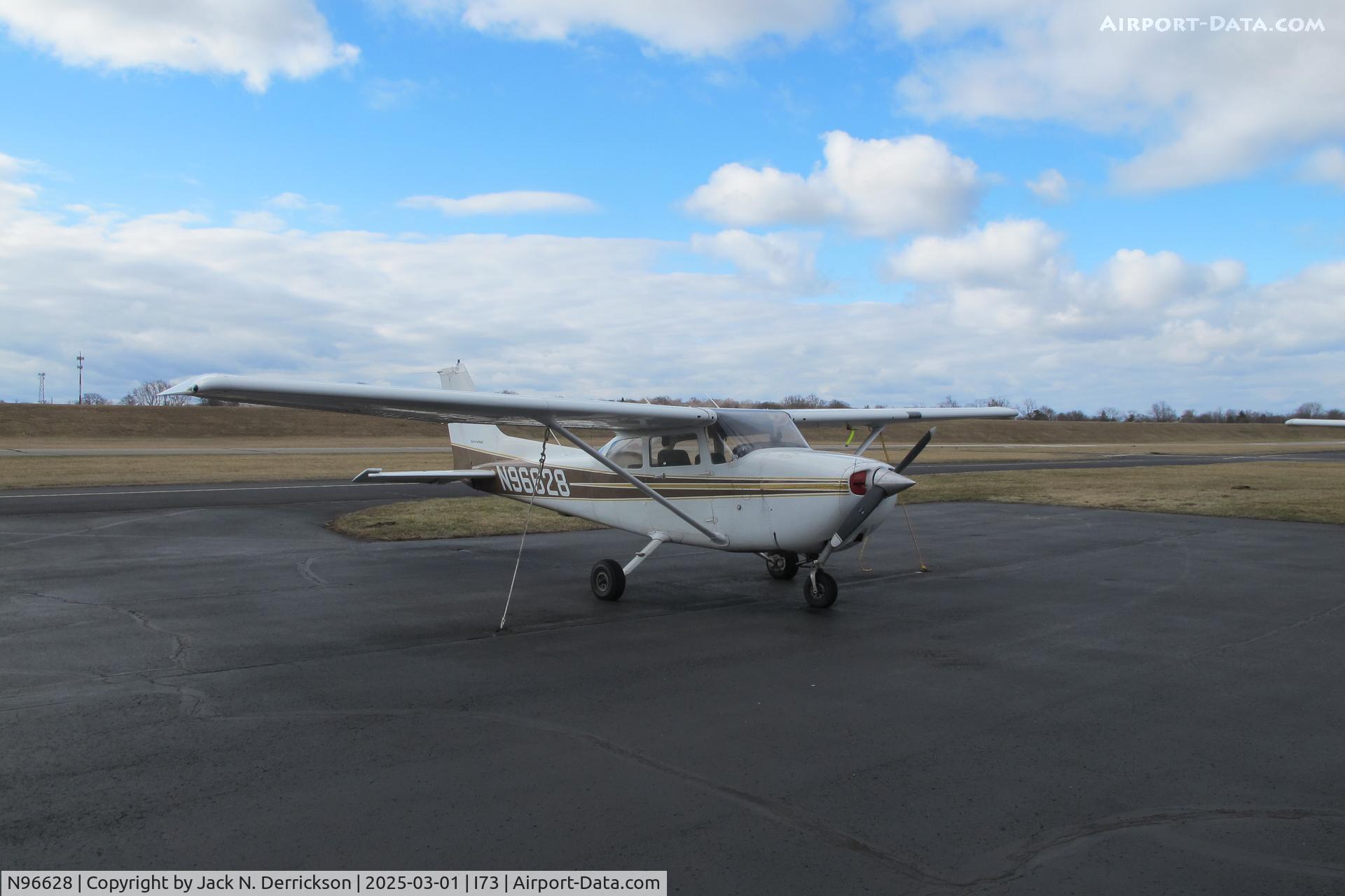 N96628, 1984 Cessna 172P C/N 17276098, 172 at Moraine