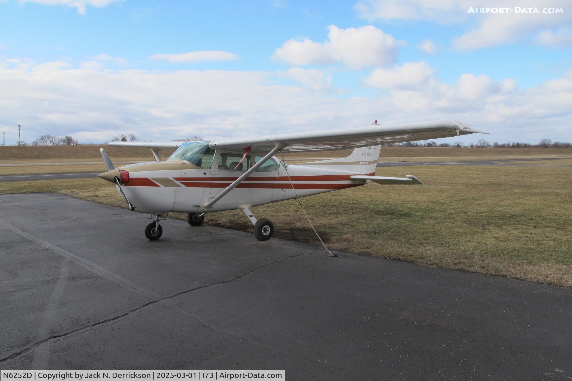 N6252D, 1979 Cessna 172N C/N 17272667, 172 at Moraine