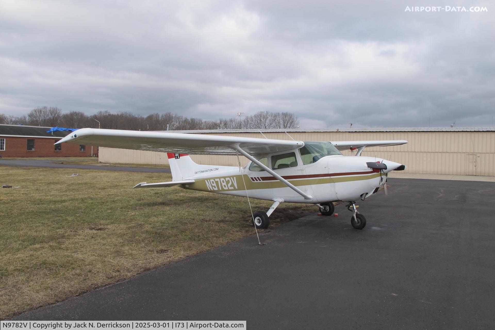 N9782V, 1974 Cessna 172M C/N 17264502, 172 at Moraine