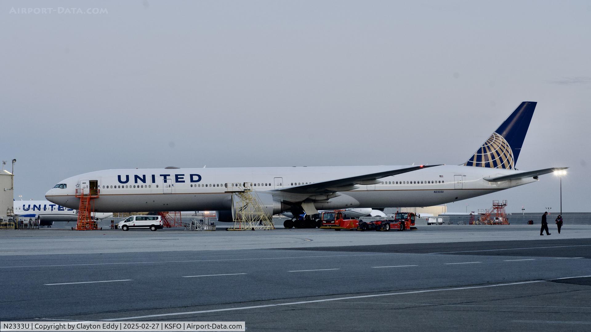N2333U, 2016 Boeing 777-300/ER C/N 62644, SFO 2025