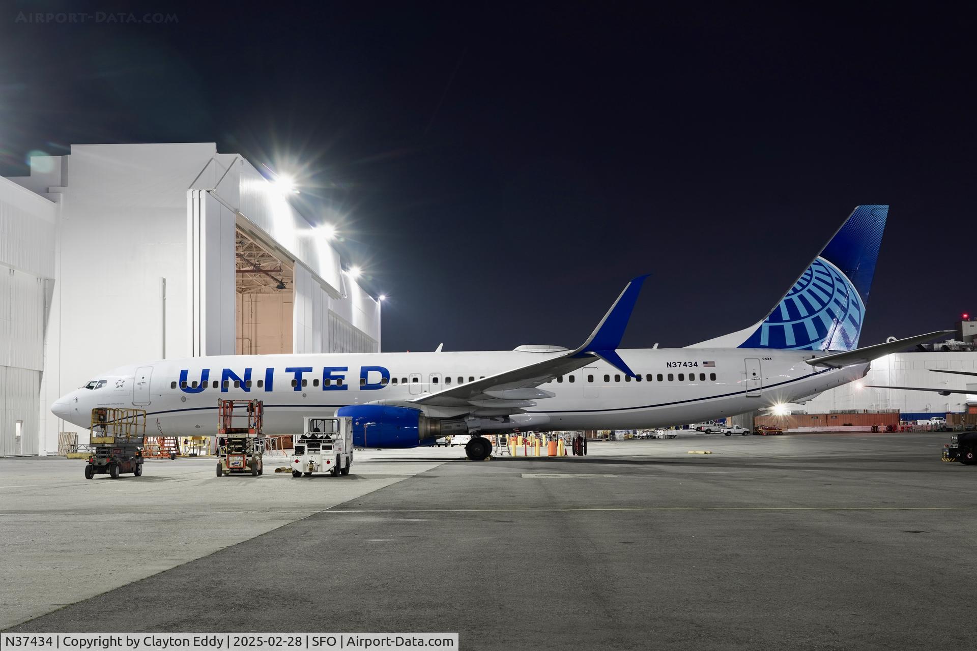 N37434, 2009 Boeing 737-924/ER C/N 33528, SFO 2025