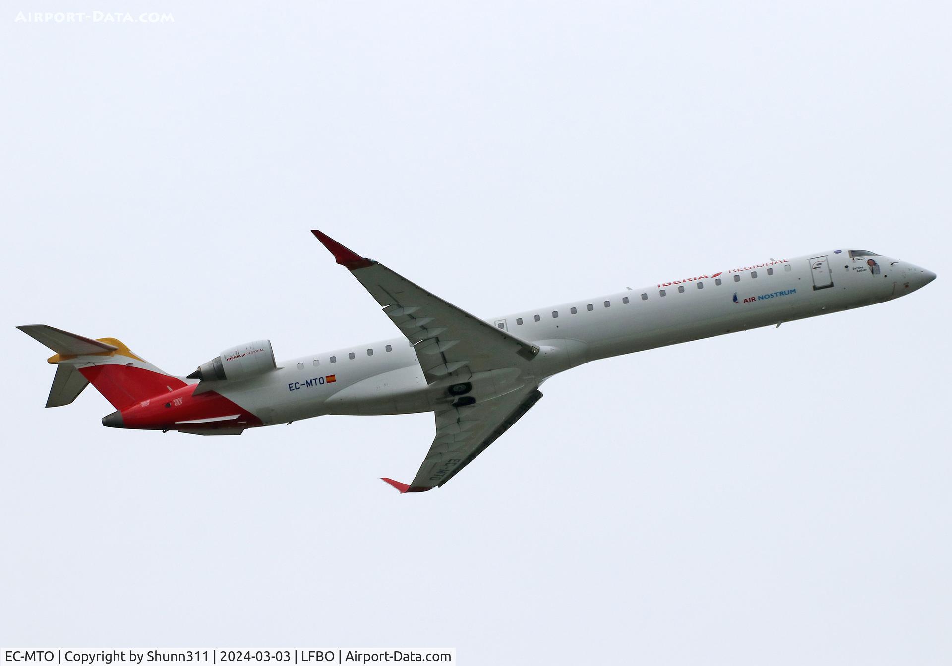 EC-MTO, 2017 Bombardier CRJ-1000 (CL-600-2E25) C/N 19059, Climbing after take off from rwy 32R