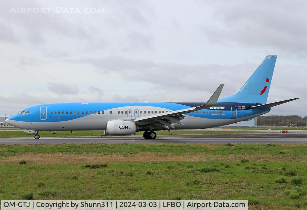 OM-GTJ, 2000 Boeing 737-8K5 C/N 30413, Taxiing to the Terminal... TUI Airways c/s without titles... TUI Airways flight this day...