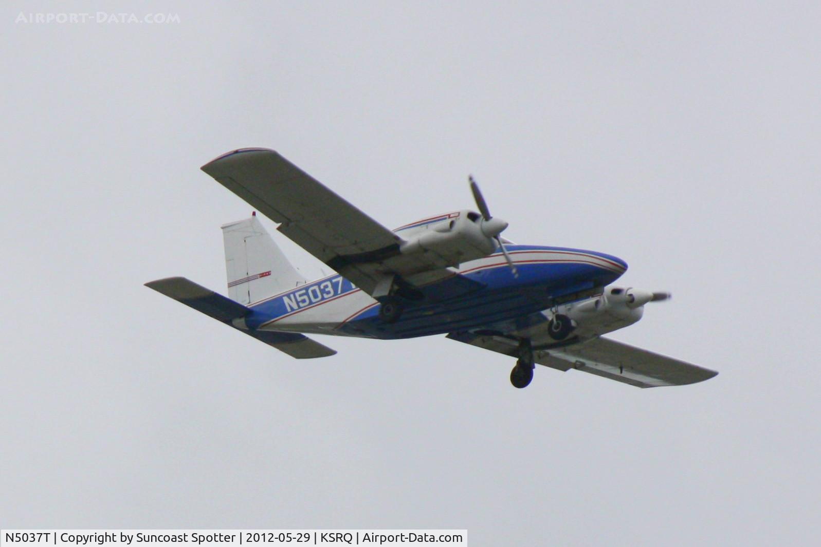 N5037T, 1972 Piper PA-34-200 C/N 34-7250205, Piper Seneca on approach to Runway 32 at Sarasota-Bradenton International Airport