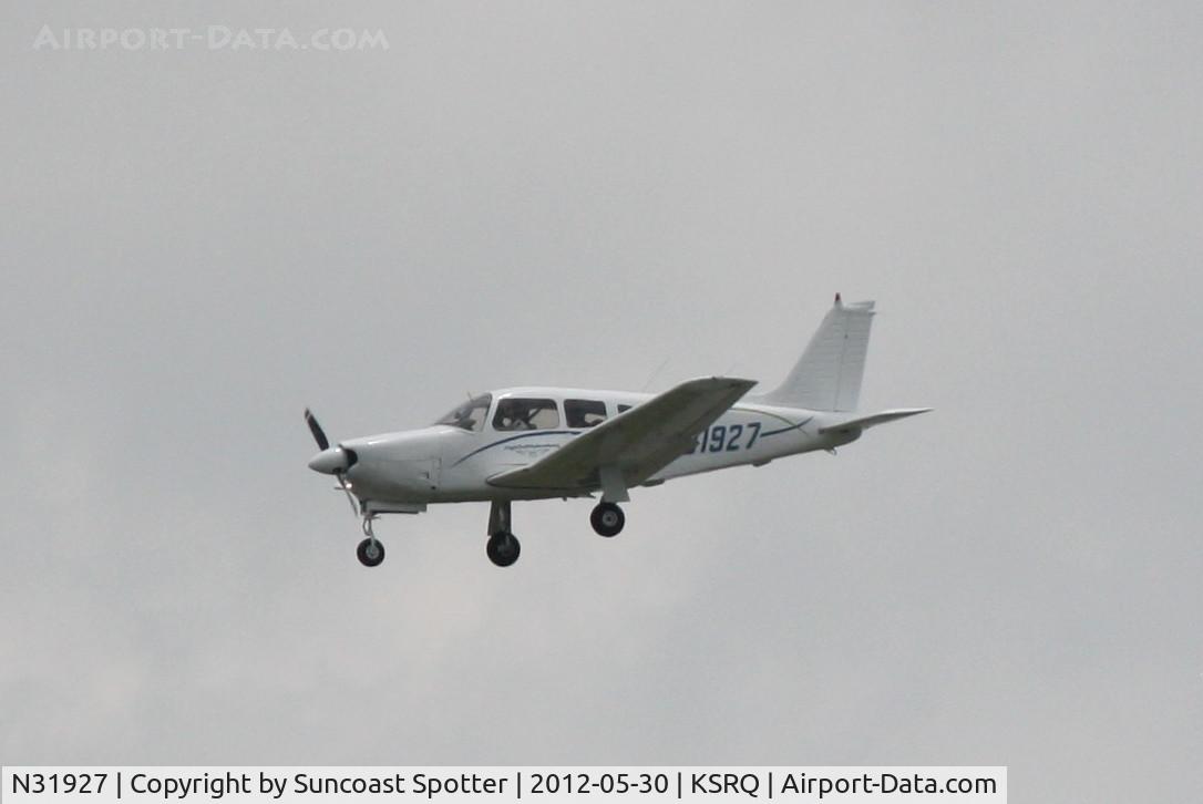 N31927, 1978 Piper PA-28R-201 Cherokee Arrow III C/N 28R-7837257, Piper Cherokee Arrow on approach to Runway 32 at Sarasota-Bradenton International Airport