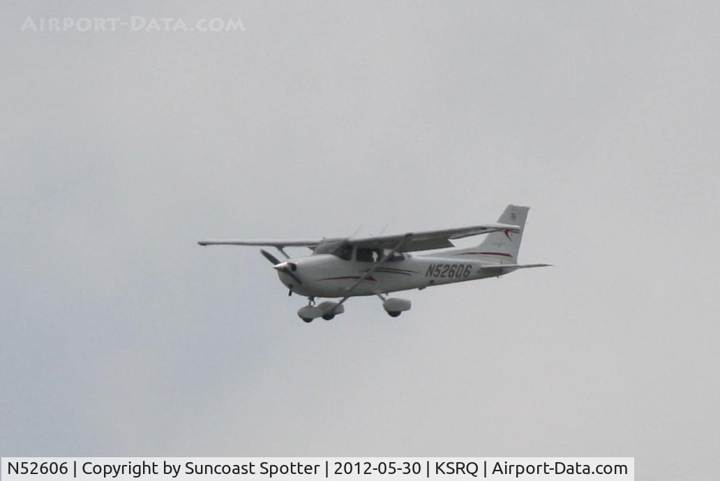 N52606, 2002 Cessna 172S C/N 172S9174, Cessna Skyhawk on approach to Runway 32 at Sarasota-Bradenton International Airport