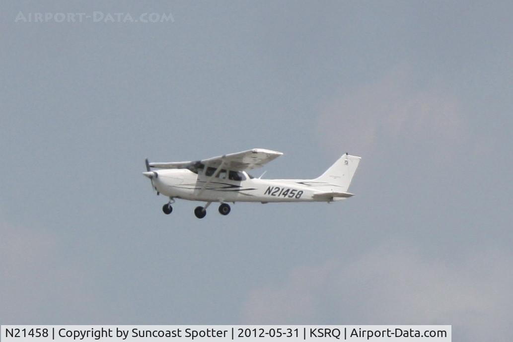 N21458, 2007 Cessna 172S C/N 172S10459, Cessna Skyhawk departs Runway 22 at Sarasota-Bradenton International Airport