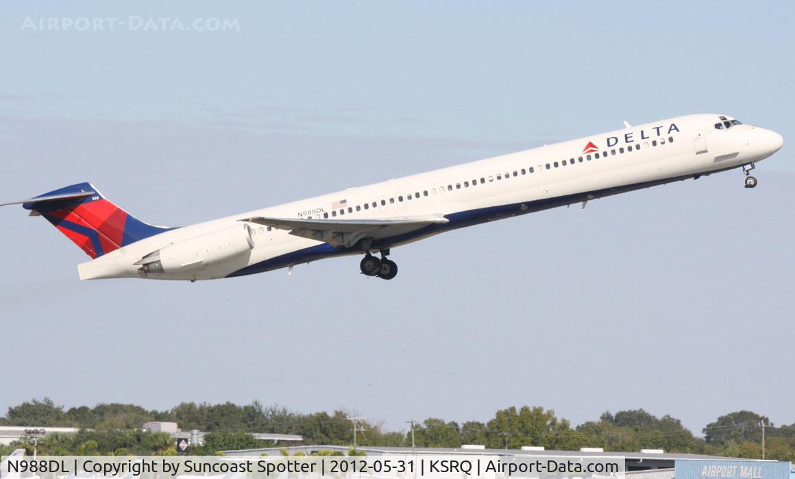 N988DL, 1991 McDonnell Douglas MD-88 C/N 53339, Delta MD-88 departs SRQ
