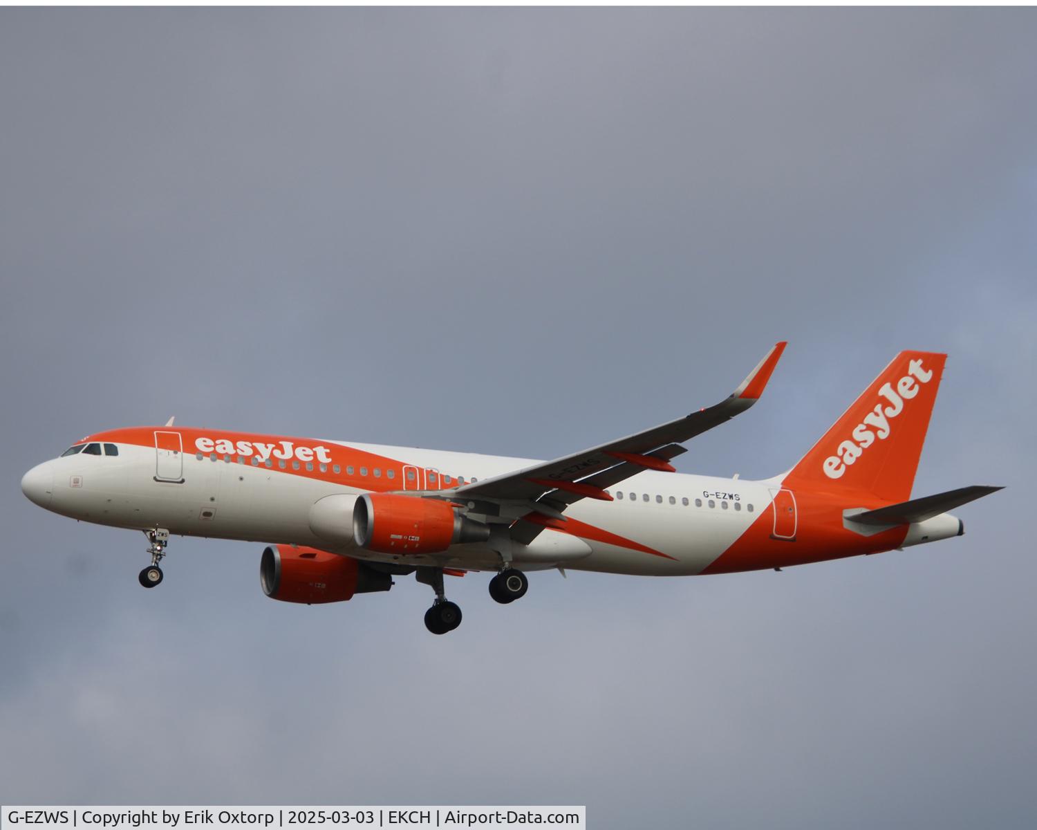 G-EZWS, 2014 Airbus A320-214 C/N 6011, G-EZWS landing rw 22L