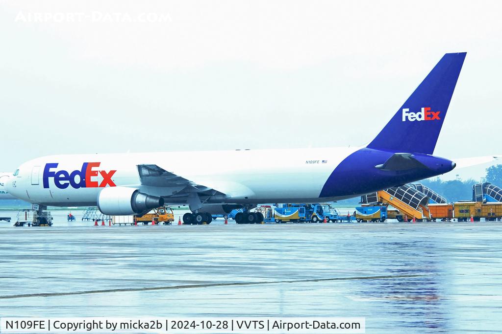 N109FE, 2014 Boeing 767-3S2F/ER C/N 42710, Parked