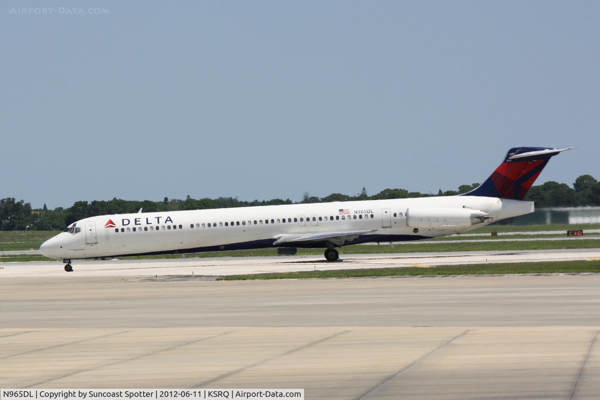 N965DL, 1990 McDonnell Douglas MD-88 C/N 49984, Delta Flight 1678 arrives on Runway 14 at Sarasota-Bradenton International Airport following a flight from Hartsfield-Jackson Atlanta International Airport