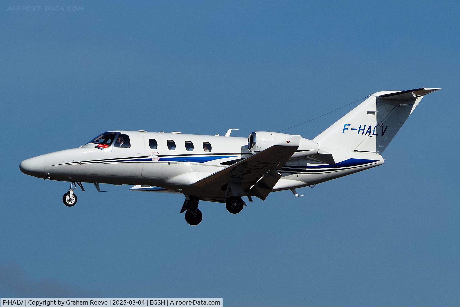 F-HALV, Cessna 525 CitationJet M2 C/N 525-0862, Landing at Norwich.