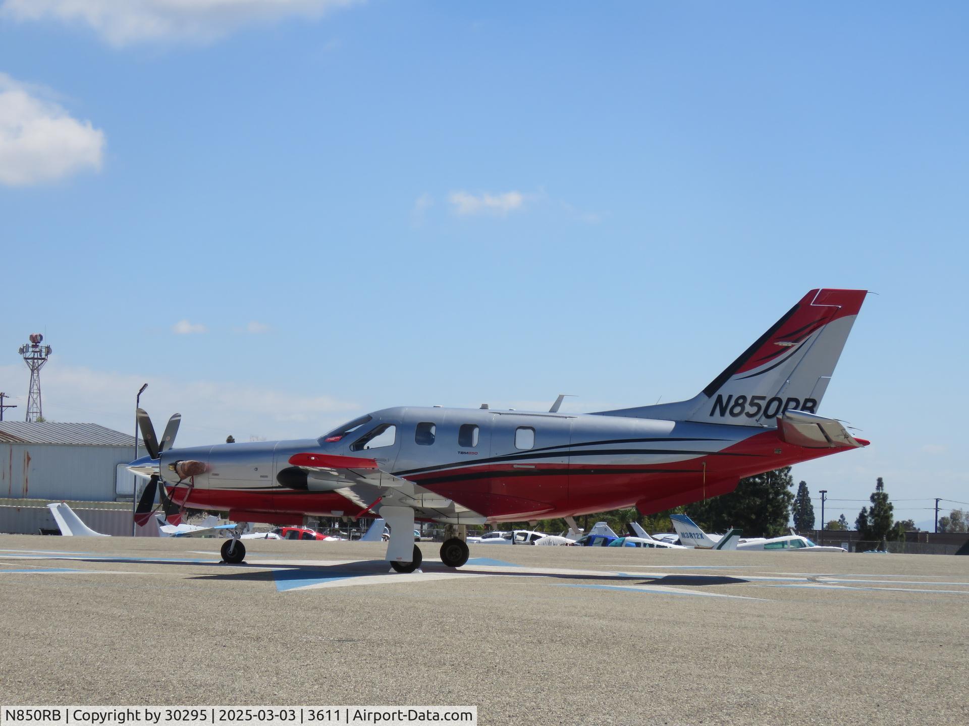 N850RB, 2007 Socata TBM-700 (850) C/N 524, Parked