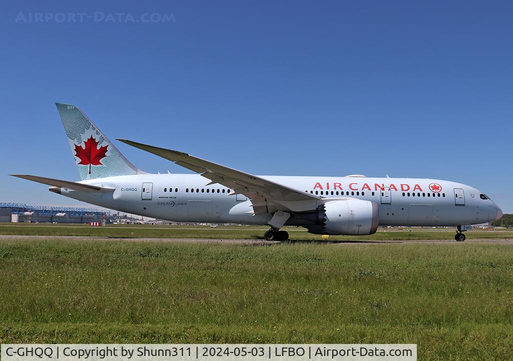 C-GHQQ, 2014 Boeing 787-8 Dreamliner C/N 35263, Taxiing holding point rwy 14L for departure... old c/s