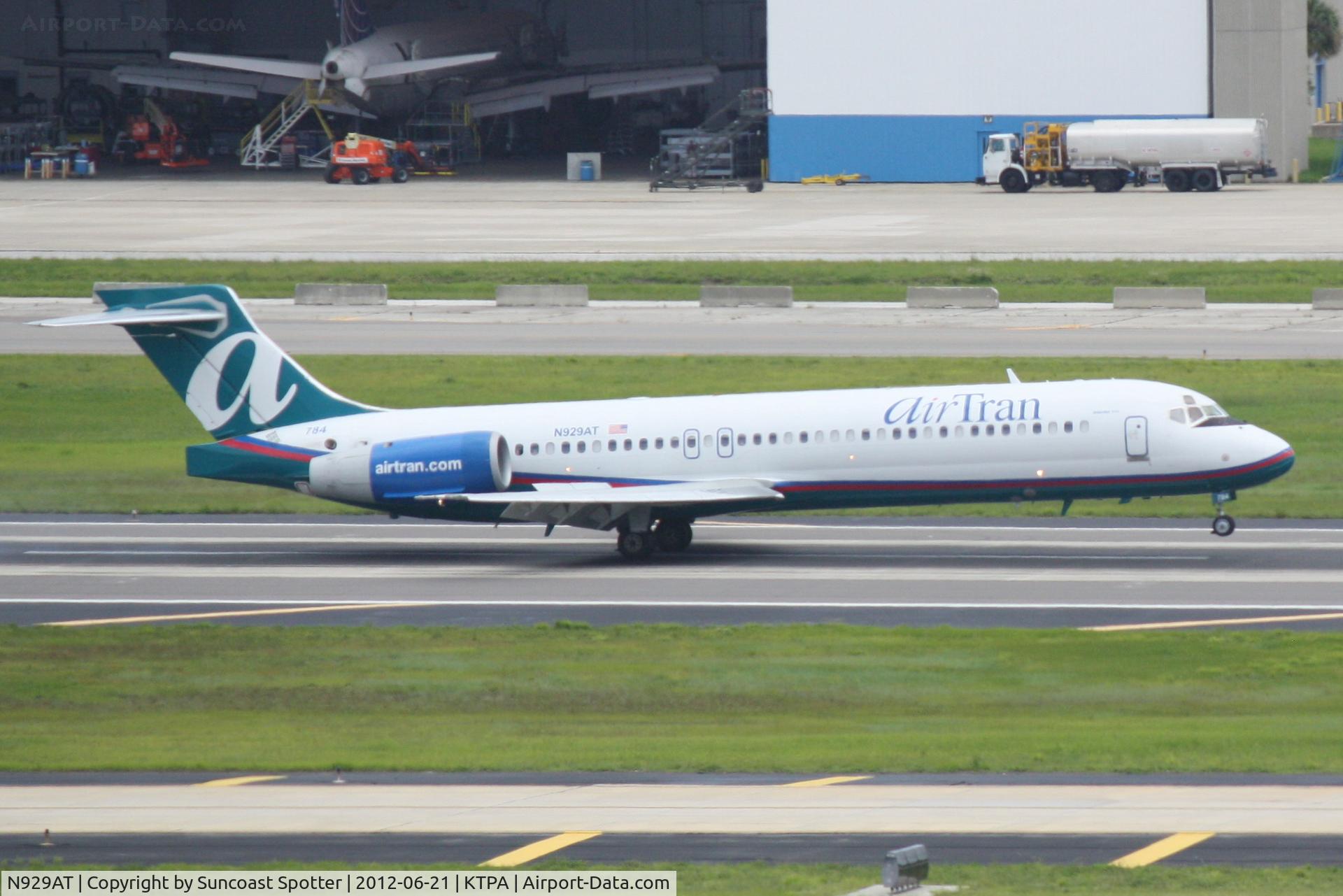 N929AT, 2000 Boeing 717-200 C/N 55075, AirTran Flight 253 arrives on Runway 19L at Tampa International Airport following a flight from Hartsfield-Jackson Atlanta International Airport