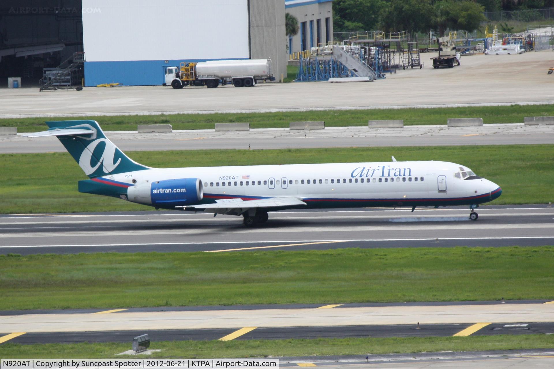 N920AT, 2000 Boeing 717-200 C/N 55083, AirTran Flight 907 arrives on Runway 19L at Tampa International Airport following a flight from Indianapolis International Airport