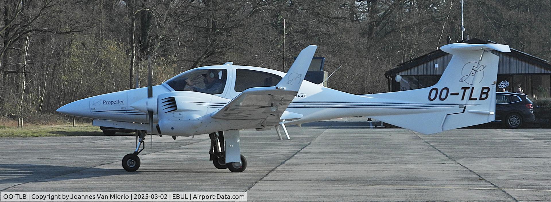 OO-TLB, 2007 Diamond DA-42 Twin Star C/N 42.230, Ursel