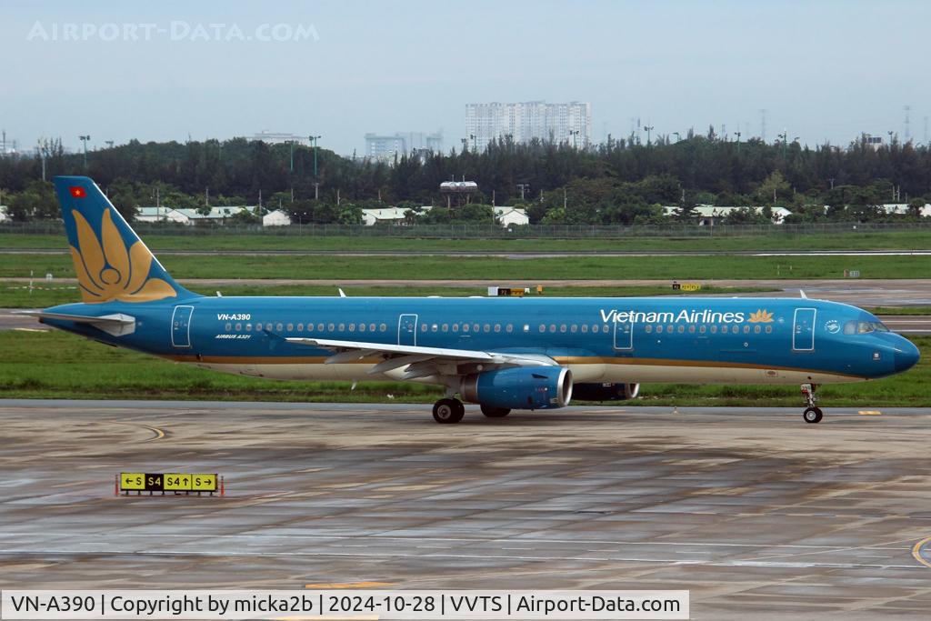 VN-A390, 2012 Airbus A321-231 C/N 5297, Taxiing