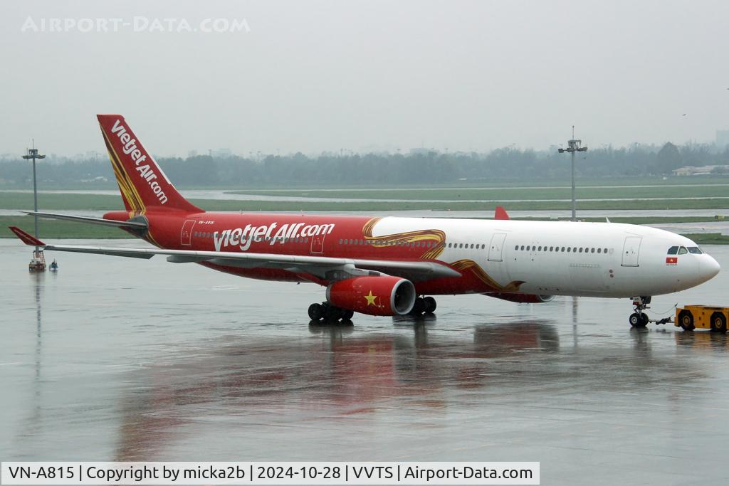 VN-A815, 2015 Airbus A330-343 C/N 1670, Taxiing