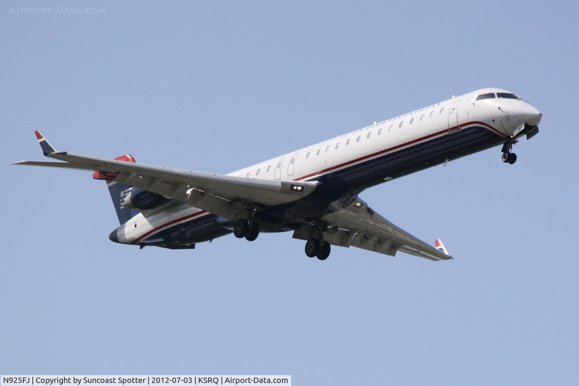 N925FJ, 2004 Bombardier CRJ-900ER (CL-600-2D24) C/N 15025, Mesa Flight 2607 on approach to runway 32 at Sarasota-Bradenton International Airport following a flight from Charlotte-Douglas International Airport