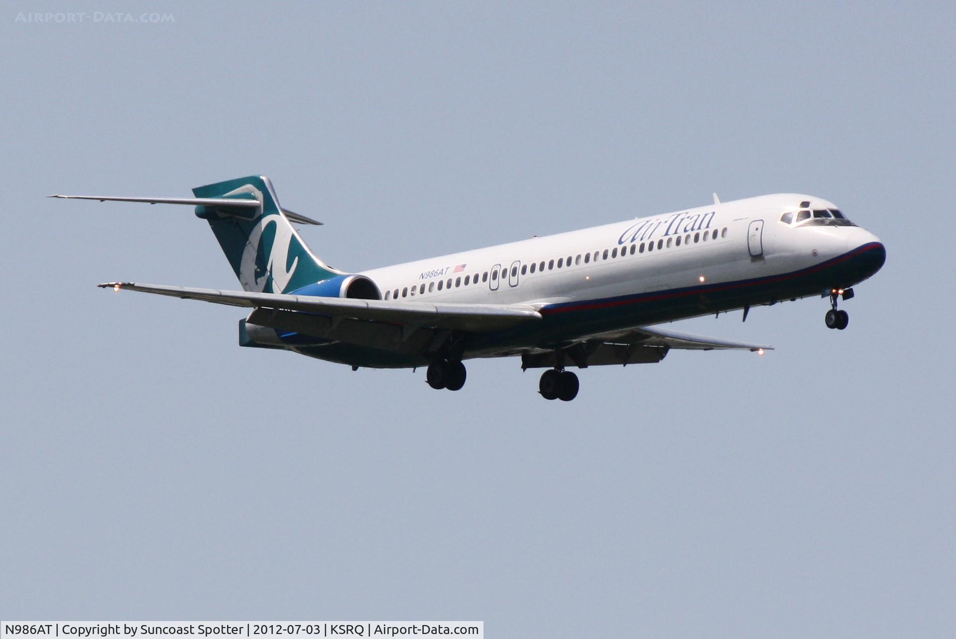 N986AT, 2001 Boeing 717-200 C/N 55089, AirTran Flight 296 on approach to Runway 32 at Sarasota-Bradenton International Airport following a flight from Hartsfield-Jackson Atlanta International Airport