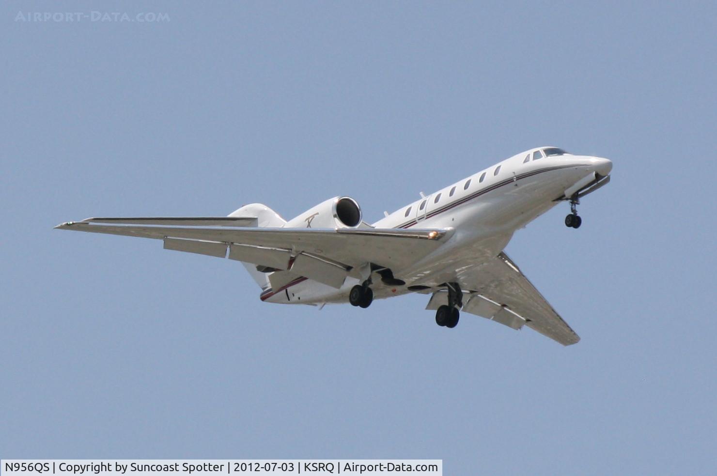 N956QS, 2001 Cessna 750 Citation X Citation X C/N 750-0156, NetJets Flight 956 on approach to Runway 32 at Sarasota-Bradenton International Airport following a flight from Teterboro Airport