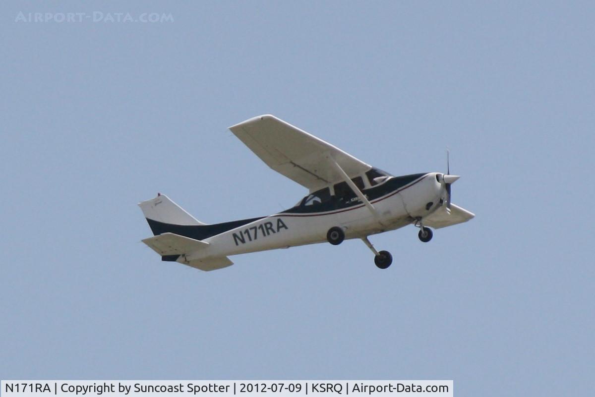 N171RA, 1999 Cessna 172S C/N 172S8237, Cessna Skyhawk at SRQ