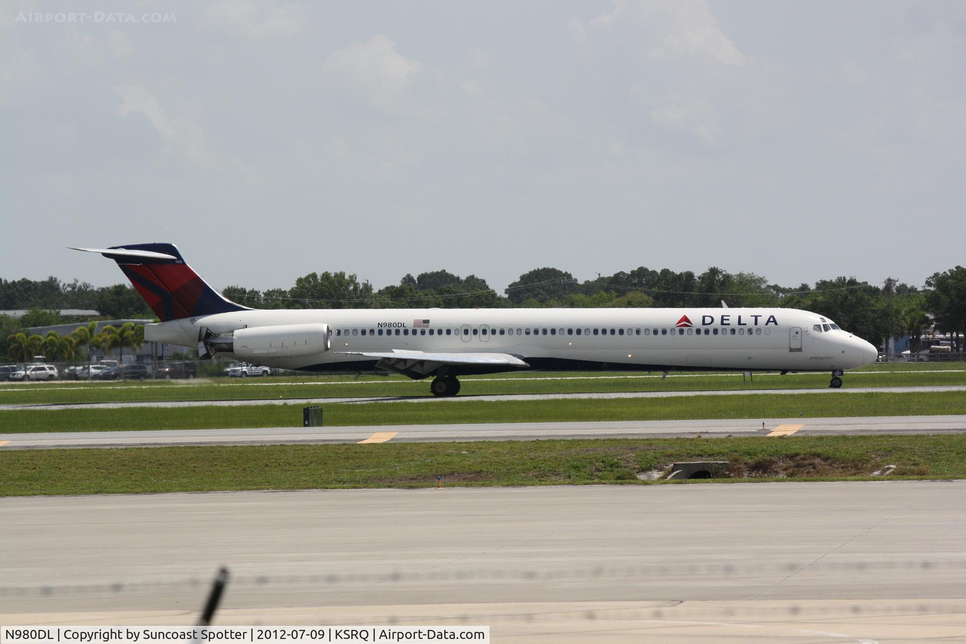 N980DL, 1991 McDonnell Douglas MD-88 C/N 53267, Delta Flight 1678 arrives at Sarasota-Bradenton International Airport following a flight from Hartsfield-Jackson Atlanta International Airport