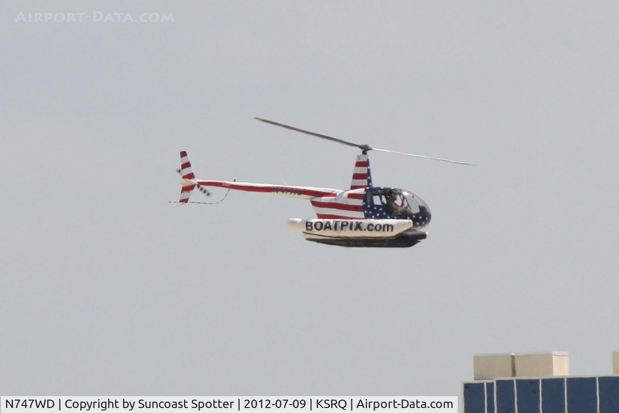 N747WD, 1998 Robinson R44 C/N 0460, Boatpix departs SRQ
