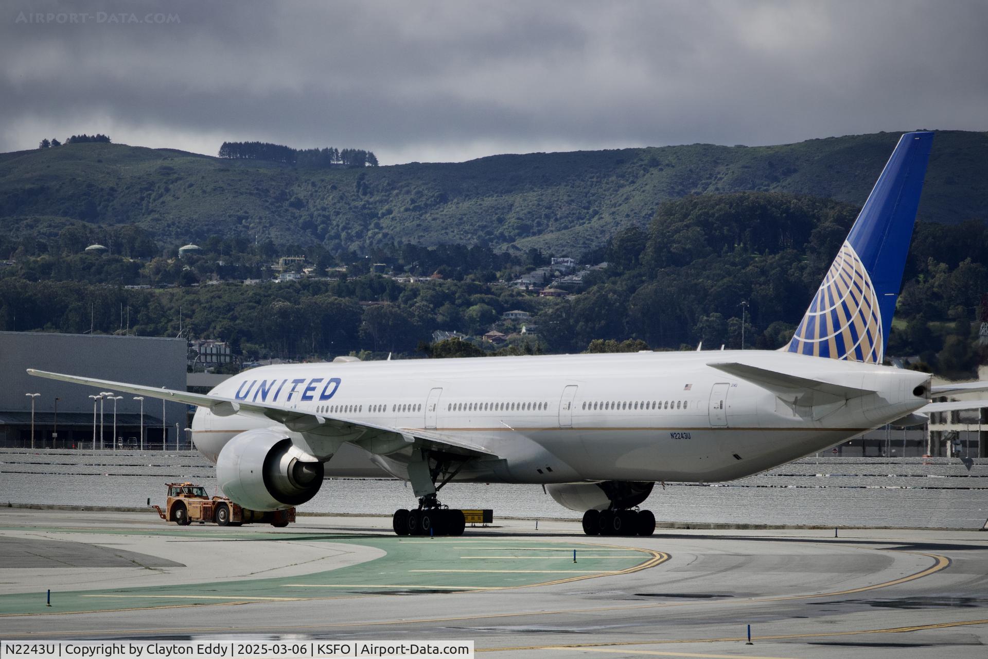 N2243U, 2017 Boeing 777-300/ER C/N 63723, SFO 2025