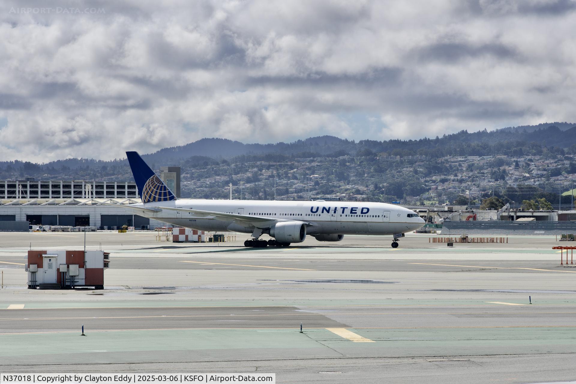 N37018, 2002 Boeing 777-224 C/N 31680, SFO 2025