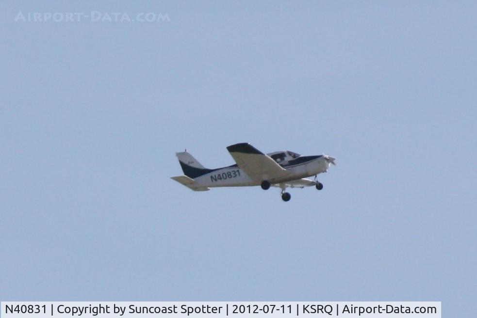N40831, 1973 Piper PA-28-151 C/N 28-7415092, Piper Cherokee departs Sarasota-Bradenton International Airport