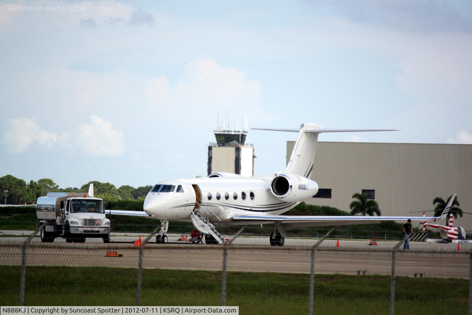 N888KJ, 2018 Gulfstream Aerospace GIV-X (G450) C/N 4208, Gulfstream IV sits on the ramp at Rectrix Aviation at Sarasota-Bradenton International Airport
