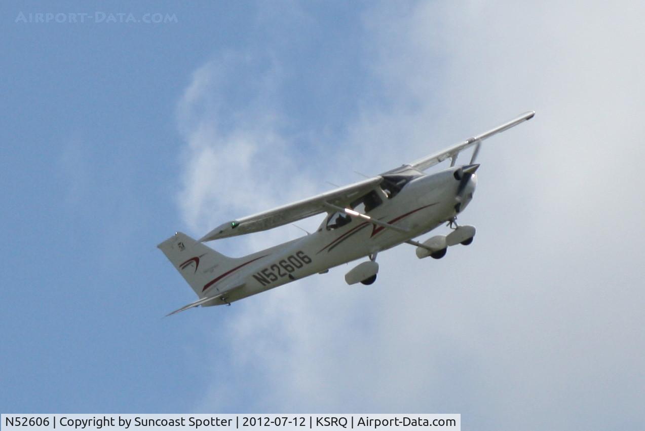 N52606, Cessna 172S C/N 172S10995, Cessna Skyhawk N52606 departs Sarasota-Bradenton International Airport