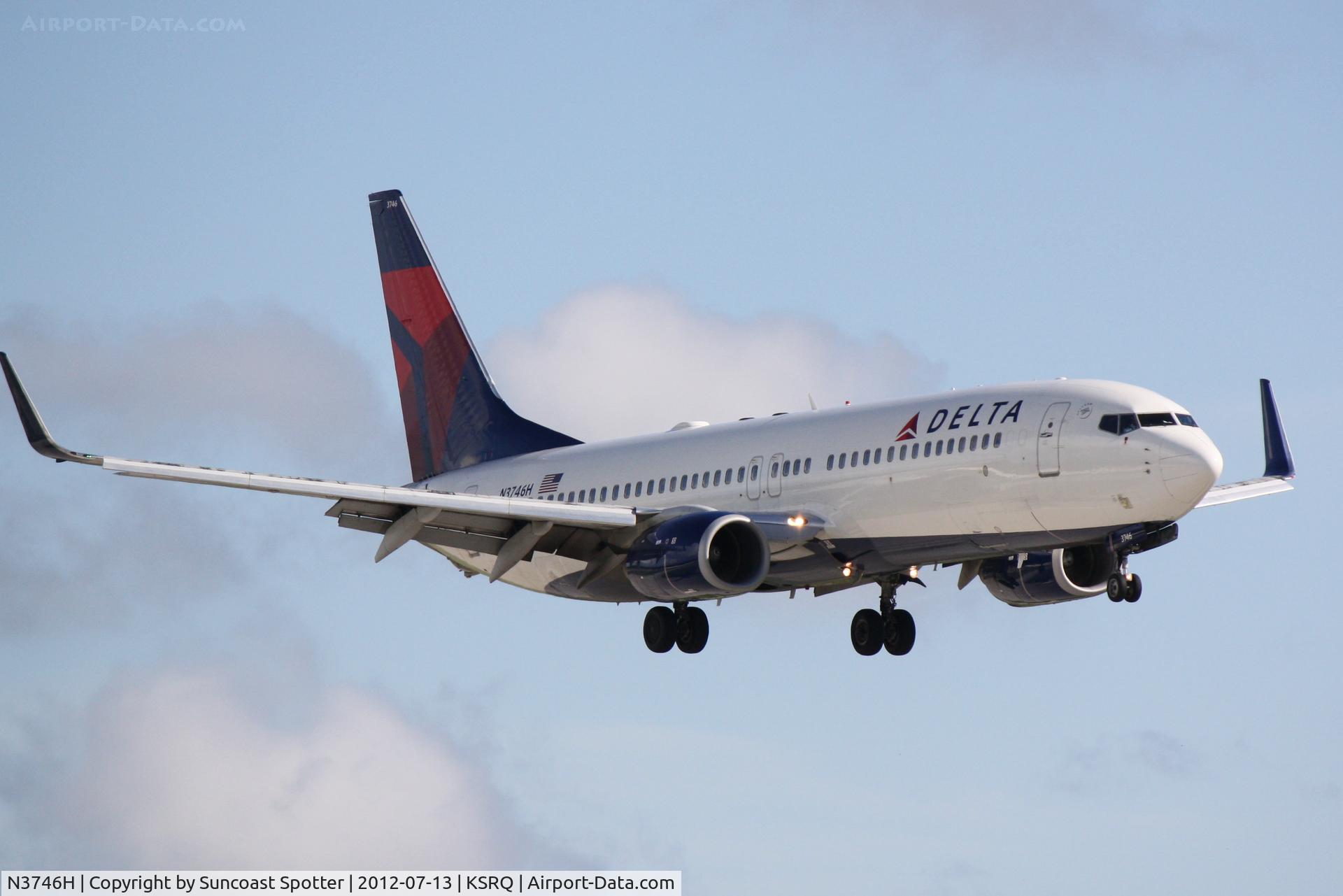 N3746H, 2001 Boeing 737-832 C/N 30488, Delta Flight 2298 arrives at Sarasota-Bradenton International Airport following a flight from Hartsfield-Jackson Atlanta International Airport