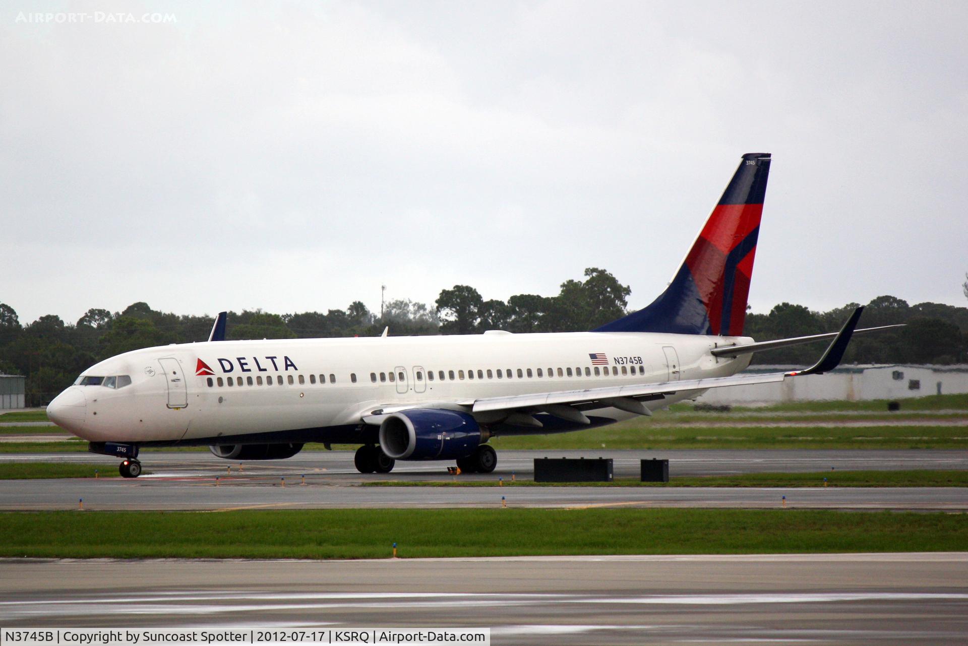 N3745B, 2001 Boeing 737-832 C/N 32373, Delta Flight 2298 arrives at Sarasota-Bradenton International Airport following a flight from Hartsfield-Jackson Atlanta International Airport