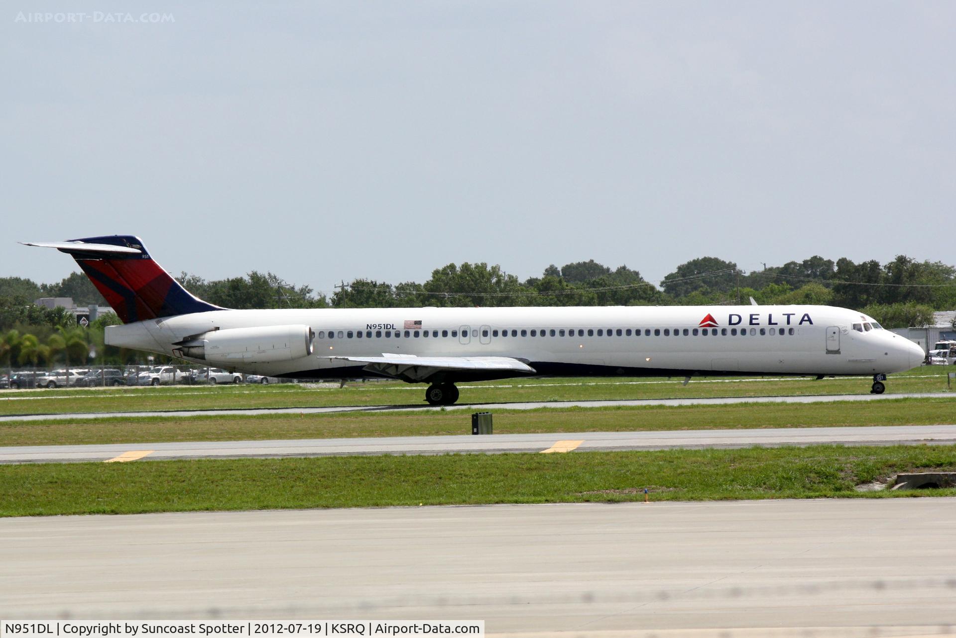 N951DL, 1990 McDonnell Douglas MD-88 C/N 49882, Delta Flight 1678 arrives at Sarasota-Bradenton International Airport following a flight from Hartsfield-Jackson International Airport