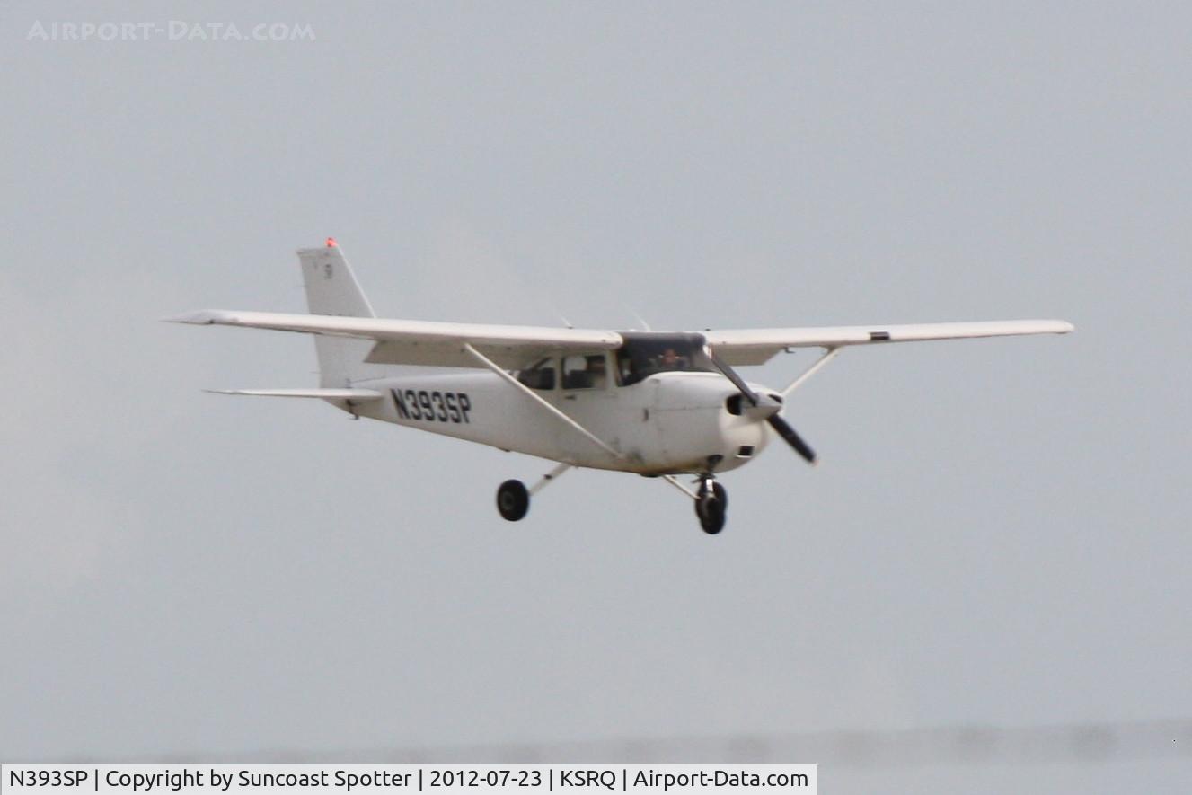 N393SP, 1999 Cessna 172S C/N 172S8290, Skyhawk N393SP on approach to Runway 32 at Sarasota-Bradenton International Airport