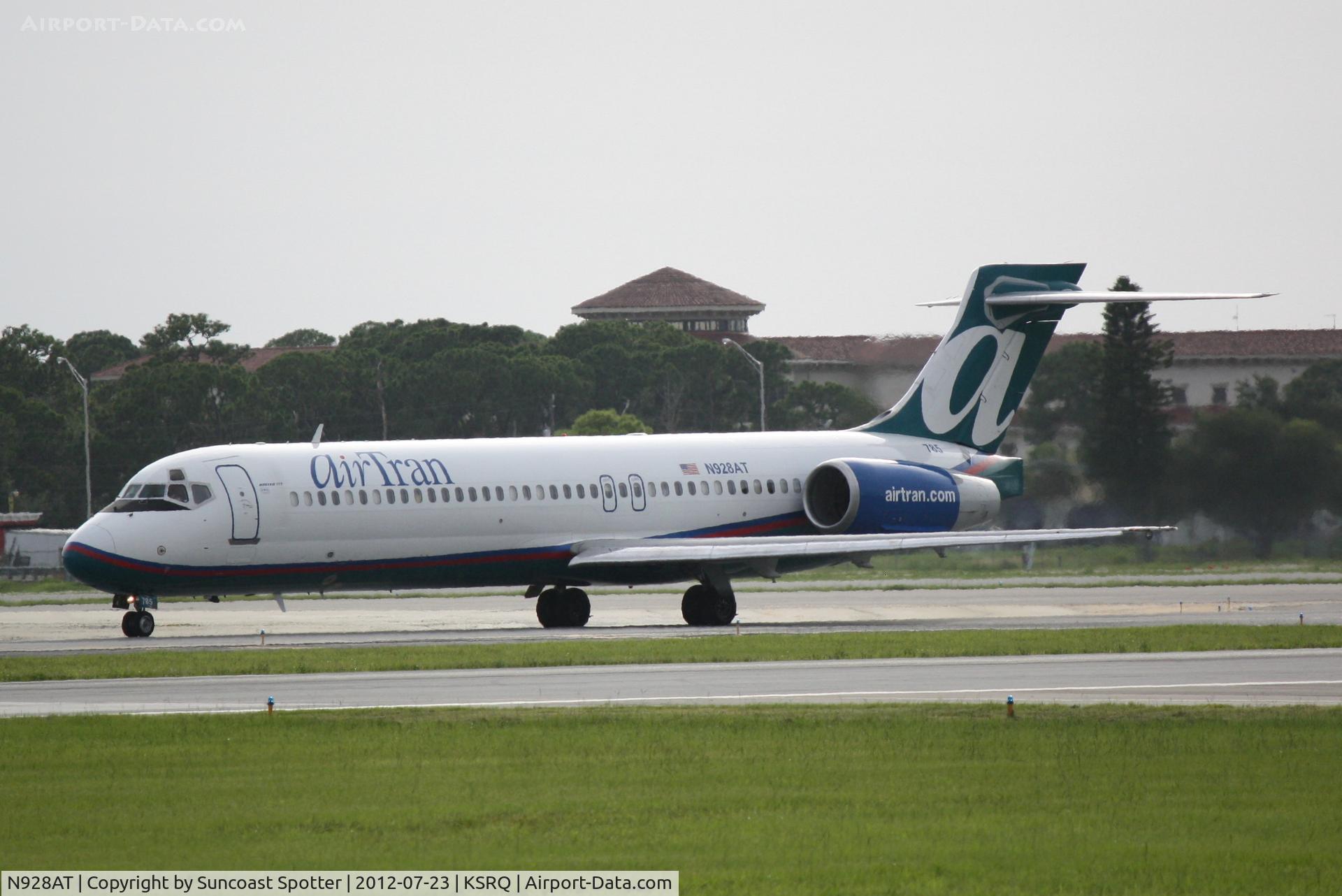 N928AT, 2000 Boeing 717-200 C/N 55076, AirTran Flight 151 taxis for departure from Sarasota-Bradenton International Airport