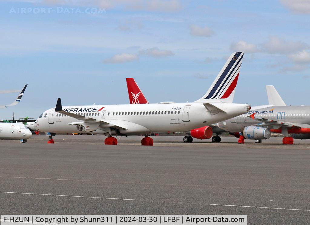F-HZUN, 2022 Airbus A220-300 C/N 55187, Parked @LFBF without engines